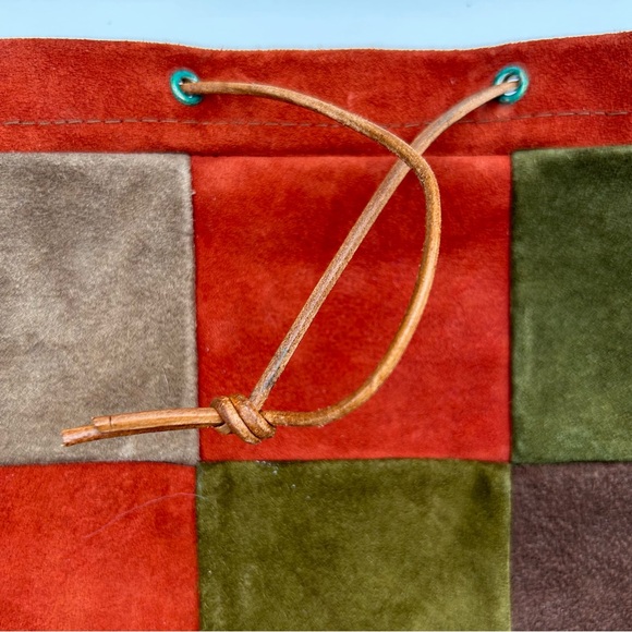 Leather/suede patch drawstring purse with bottom fringe - Picture 5 of 6